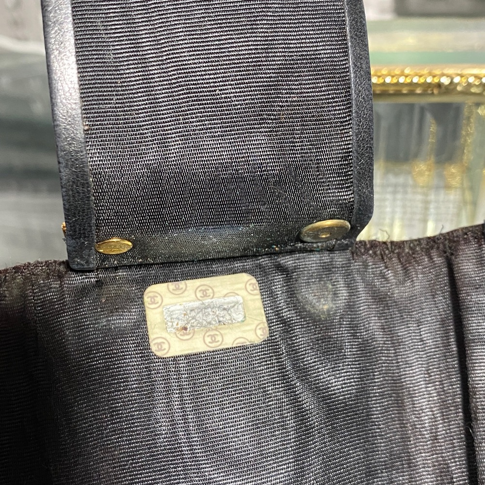 Authentic CHANEL Timeless CC Caviar Black Key Holder - Picture 10 of 11